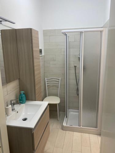 a bathroom with a shower and a sink at senza pensieri via 4 novembre/via diaz in Crema