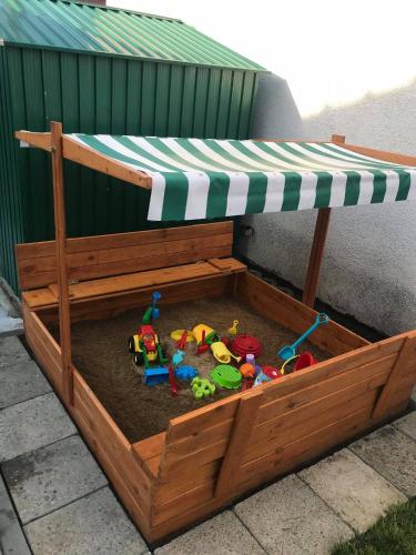 a wooden sandbox with toys in the sand at Chalupa na Lípové v Hlohovci in Hlohovec
