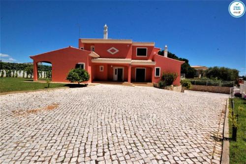 Villa Mikael - Free Wi-Fi - Aircon - Private Pool by bedzy