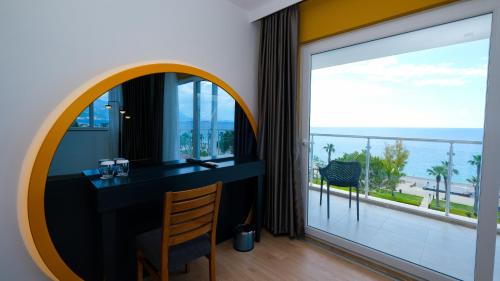 Nespecifikovaný výhled na moře nebo výhled na moře při pohledu z hotelu