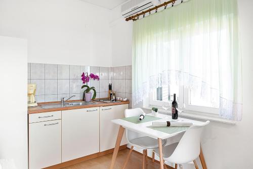 Η κουζίνα ή μικρή κουζίνα στο Jimy Apartments