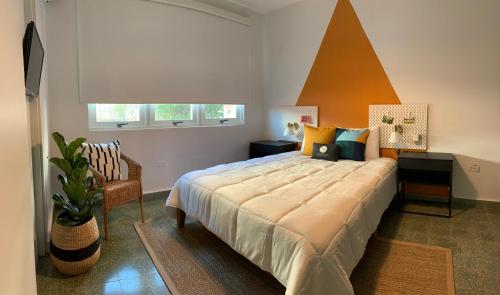 Tempat tidur dalam kamar di Santurcia Hostel