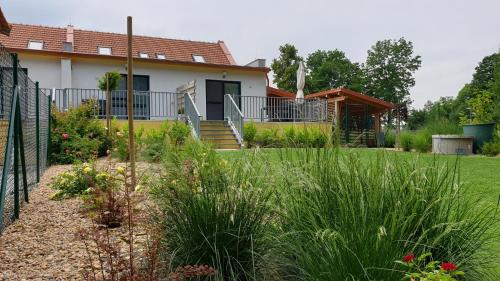 Un jardín fuera de Apartmány U Zámečku