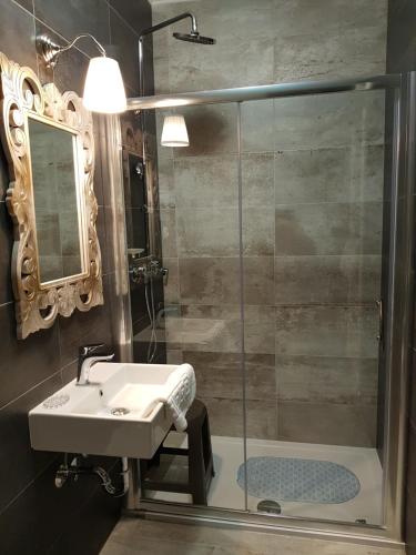 A bathroom at Central Luxury Apartments