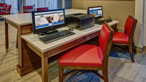 Holiday Inn Express Memphis Medical Center - Midtown, an IHG Hotel Image