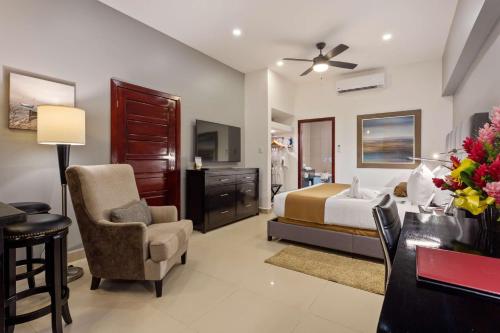 Кровать или кровати в номере Best Western Plus Belize Biltmore Plaza