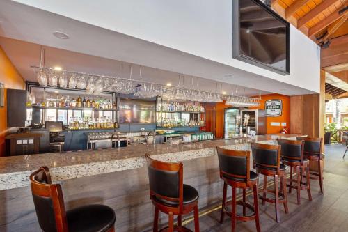 Лаундж или бар в Best Western Plus Belize Biltmore Plaza