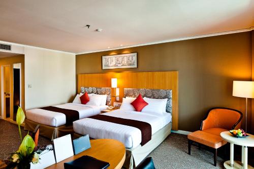 Postel nebo postele na pokoji v ubytování Royal Princess Larn Luang - SHA Extra Plus