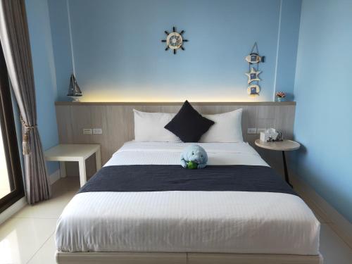a bedroom with a bed with a stuffed animal on it at Mysig in Luodong