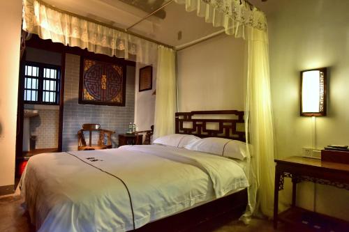 Ένα ή περισσότερα κρεβάτια σε δωμάτιο στο Zai Yang Inn