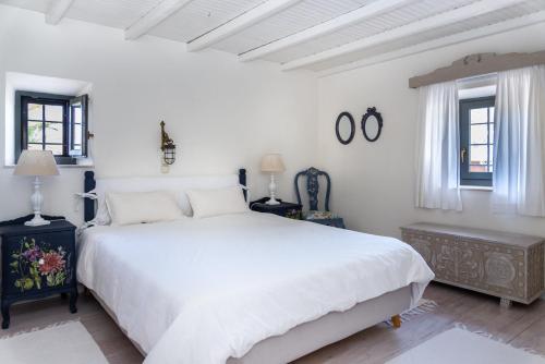 Ένα ή περισσότερα κρεβάτια σε δωμάτιο στο Authentic Cretan Stone Windmill