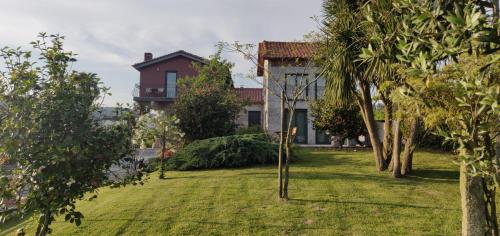 a house with a yard with trees in front of it at Quinta Lama de Cima in Fafe