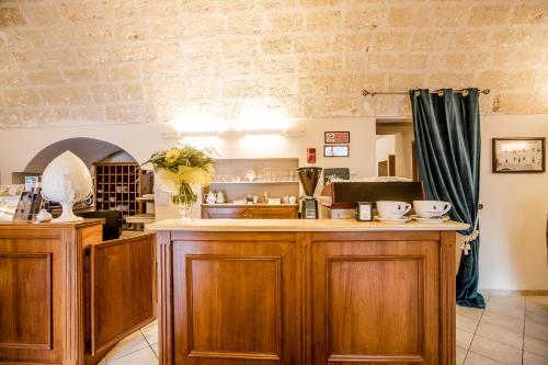 Příslušenství pro přípravu čaje a kávy v ubytování Laurito Resort & Spa