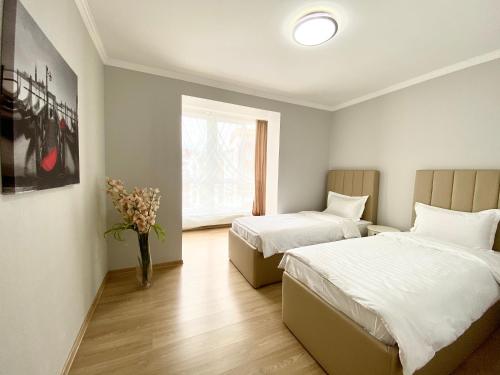 Zdjęcie z galerii obiektu Apart Reserve Sloboda Suite w Iwano-Frankiwsku