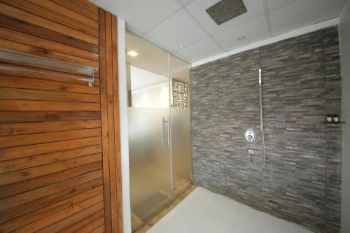 Kúpeľňa v ubytovaní Namami Ganges Beach Resort & Spa