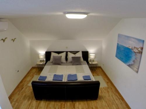 Postel nebo postele na pokoji v ubytování Holiday Apartment Lavanda Sumpetar