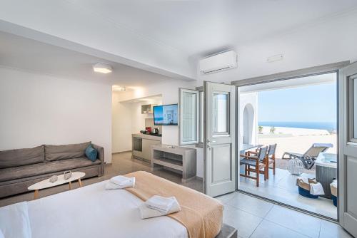 Postel nebo postele na pokoji v ubytování Caldera Stories private suites