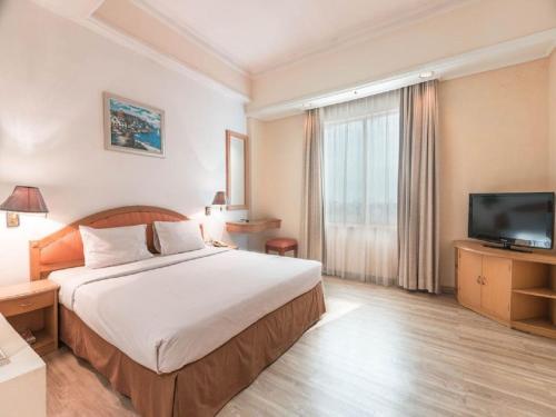 Giường trong phòng chung tại Hotel Bulevar Tanjung Duren Jakarta