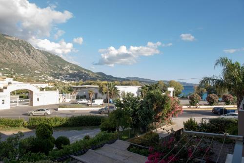 Spacious Beachfront Property (maisonette)