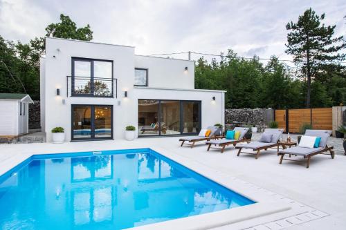 Πισίνα στο ή κοντά στο Villa Moretto with private swimming pool and jacuzzi
