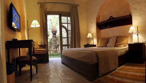 Ένα ή περισσότερα κρεβάτια σε δωμάτιο στο Dar Saida Beya