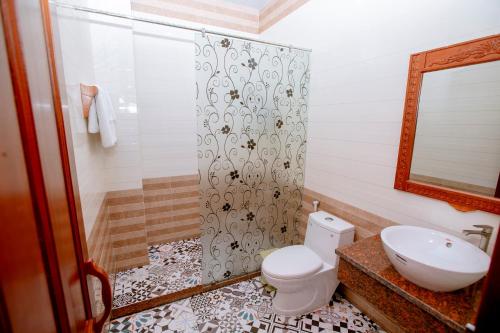 Phòng tắm tại Thien An Hotel