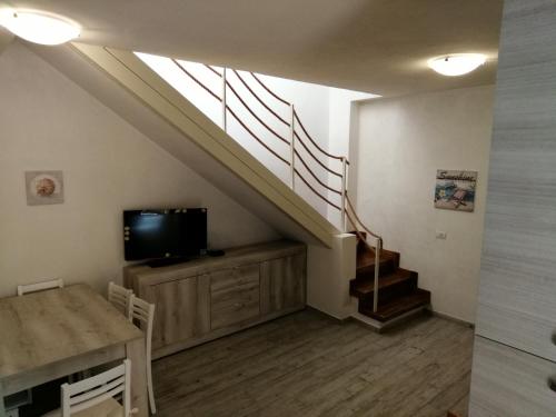 Μια τηλεόραση ή/και κέντρο ψυχαγωγίας στο Palau centralissimo