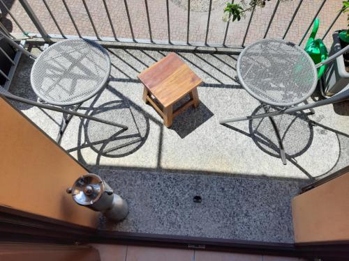an overhead view of two chairs and a wooden table at Ca' De' Mumi in Luino