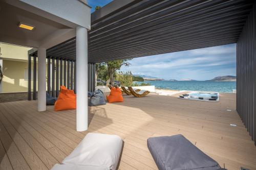 VILLA FUX ZRCE Novalja - direkt am Strand