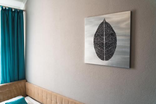 a picture of a leaf hanging on a wall at Globus Hotel in Ternopilʼ