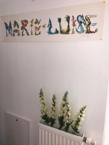 a shelf with birds and plants on a wall at Zentraler geht es kaum - in königlicher Nachbarschaft! in Ludwigsburg