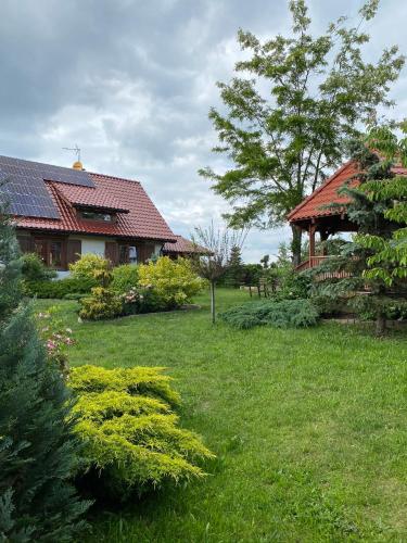 a yard with a house and a gazebo at Ignacówka in Kobyla Góra