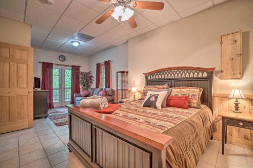 ein Schlafzimmer mit einem großen Bett und einem Deckenventilator in der Unterkunft Resort Innsbruck Cabin with a Hot Tub and Deck! in Helen