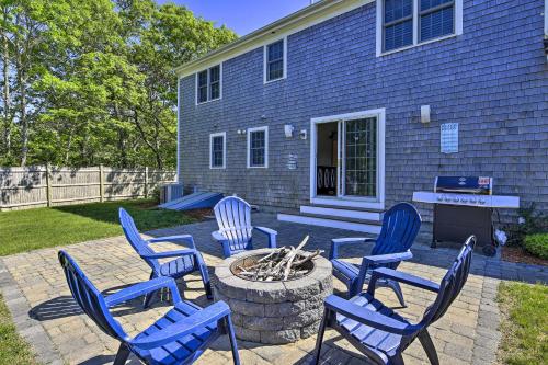 Cape Cod Home with Game Room - 3 Mi From Mayflower!