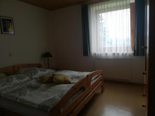 a bedroom with a large bed with a window at Am Mondseeblick in Mondsee