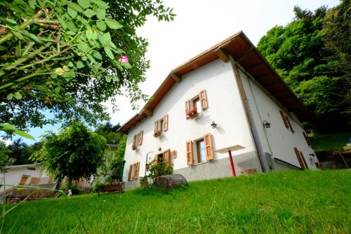 a white house with a red roof at B&B La Tana Dei Ricci in Sestola