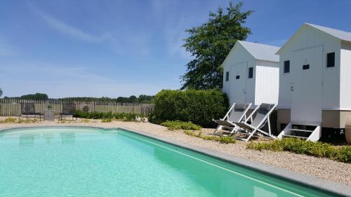 Foto Casa-Cosi, tourist & business suites & flats with reserved parking and private terraces in shared garden with seasonal pool included, private sauna available 1