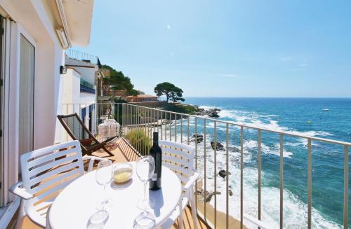a balcony with a table and chairs and the ocean at Casa Concha Apartamentos in Calella de Palafrugell