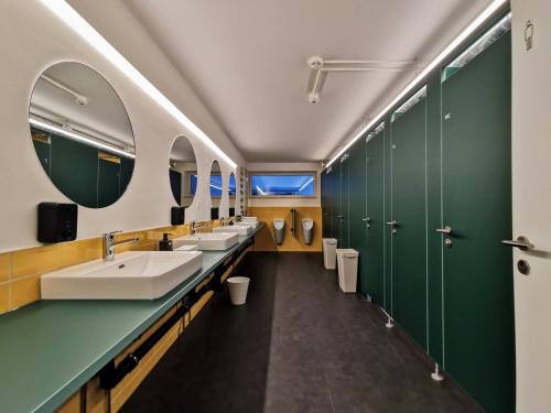 Green Marmot Capsule Hotel Zürich 욕실