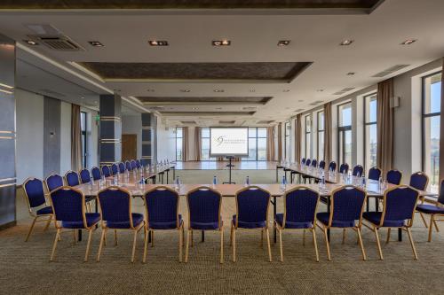 a conference room with a long table and chairs at Hotel Bachledówka in Zakopane