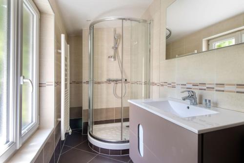 Ένα μπάνιο στο Appartement Sully