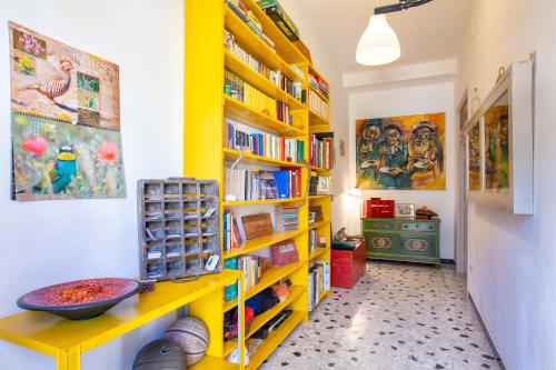 Biblioteca en el hostal o pensión