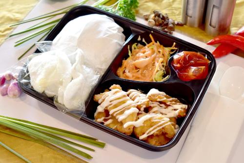 Makanan di atau berdekatan hotel