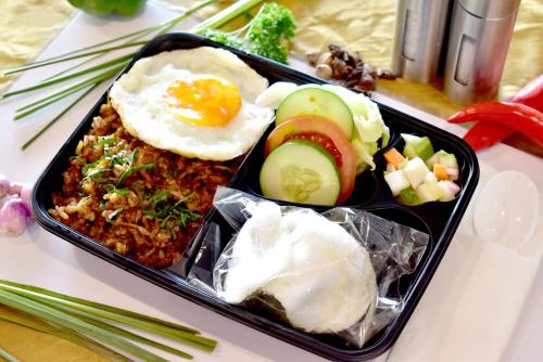 Makanan di atau berdekatan hotel