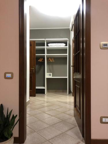 a walk in closet with a door open to a hallway at B&B Villa Verona Bike in Buttapietra