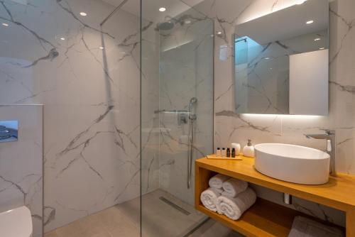 Ett badrum på Ninemia Luxury Residence