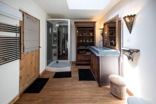 Bilik mandi di Chambres d hôtes en Provence