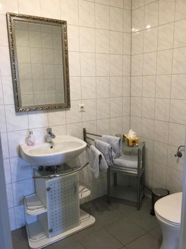 Phòng tắm tại Hotel-Restaurant zur Post