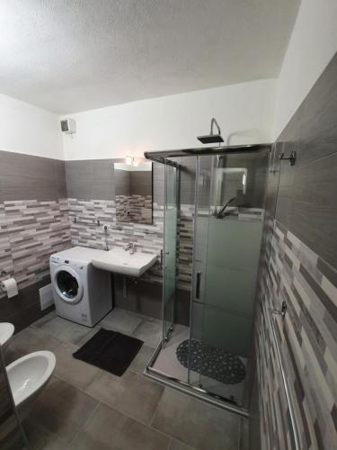 A bathroom at Yellowhouse
