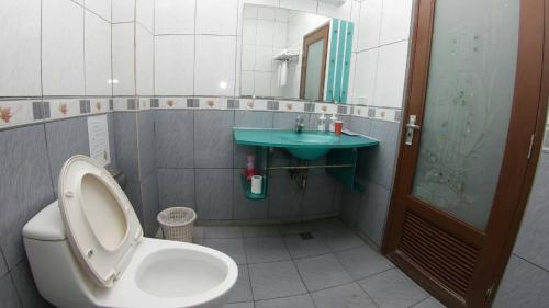 Ett badrum på 馬港驛站 Oldharbor Hostel